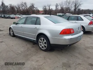 2004 Volkswagen Phaeton V8 z VIN WVWAF63D548007862, wystawiony jako IAAI lot #41721419 z przebiegiem 87 974 mil mil oraz . Historia ofert i sprzedaży dostępna na DreamBid. Obrazek 3.