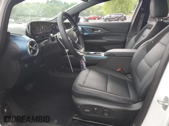2024 Chevrolet Equinox EV LT z VIN 3GN7DLRP1RS260215, wystawiony jako Copart lot #56477025 z przebiegiem 7370 mil mil oraz Szkody całkowita. Historia ofert i sprzedaży dostępna na DreamBid. Obrazek 7.