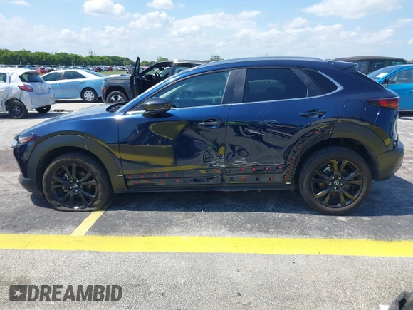 2024 Mazda CX-30 S Select Sport z VIN 3MVDMBBM0RM697731, wystawiony jako IAAI lot #42329490 z przebiegiem 17 675 mil mil oraz . Historia ofert i sprzedaży dostępna na DreamBid. Obrazek 14.