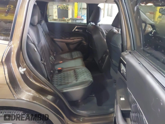 2024 Mitsubishi Outlander SEL z VIN JA4J4WA84RZ054131, wystawiony jako IAAI lot #41555718 z przebiegiem 17 559 mil mil oraz . Historia ofert i sprzedaży dostępna na DreamBid. Obrazek 8.