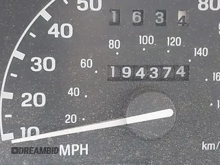 1999 Ford Explorer XLT z VIN 1FMZU34E1XZA39121, wystawiony jako IAAI lot #42107728 z przebiegiem 194 374 mil mil oraz . Historia ofert i sprzedaży dostępna na DreamBid. Obrazek 14.