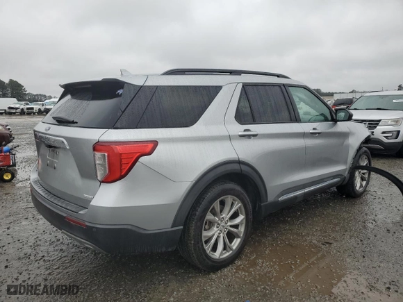 2020 Ford Explorer XLT with VIN 1FMSK7DH2LGB00670, listed as a Copart auction lot 44313725 with 107,244 mi miles and Salvage Title. Bid and sale history available at carsss.com. Image 3.