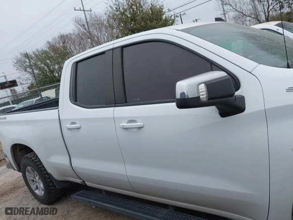 2019 Chevrolet Silverado 1500 LT with VIN 1GCRYDED7KZ349058, listed as a IAAI auction lot 41568500 with 115,928 mi miles. Bid and sale history available at carsss.com. Image 13.