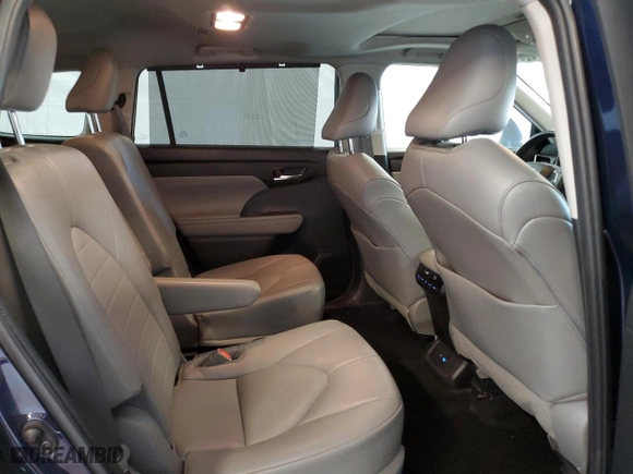 2022 Toyota Highlander XLE with VIN 5TDHZRBH8NS566380, listed as a Copart auction lot 52572785 with 109,103 mi miles and Clean Title. Bid and sale history available at carsss.com. Image 11.