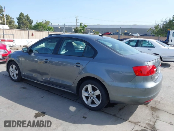 2012 Volkswagen Jetta TDI w/Premium & Nav с VIN 3VWLL7AJ2CM386214, выставлен на аукционе IAAI как лот 42286880 с пробегом 157 185 миль миль и . История ставок и продаж доступна на DreamBid. Изображение 3.