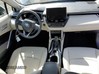 2023 Toyota Corolla Cross XLE z VIN 7MUDAABG8PV072480, wystawiony jako Copart lot #53847495 z przebiegiem 47 754 mil mil oraz Szkody całkowita. Historia ofert i sprzedaży dostępna na DreamBid. Obrazek 8.