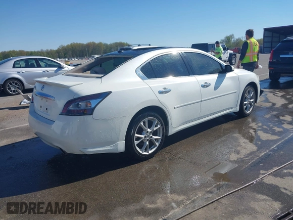 2014 Nissan Maxima SV z VIN 1N4AA5AP6EC914839, wystawiony jako IAAI lot #42084641 z przebiegiem 178 450 mil mil oraz . Historia ofert i sprzedaży dostępna na DreamBid. Obrazek 4.