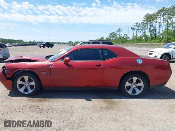 2017 Dodge Challenger SXT z VIN 2C3CDZAG8HH568476, wystawiony jako IAAI lot #42334027 z przebiegiem 161 515 mil mil oraz . Historia ofert i sprzedaży dostępna na DreamBid. Obrazek 14.