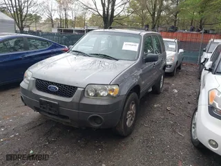 2007 Ford Escape XLS with VIN 1FMYU92Z37KB16651, listed as a IAAI auction lot 41986040 with 119,286 mi miles. Bid and sale history available at carsss.com. Image 2.