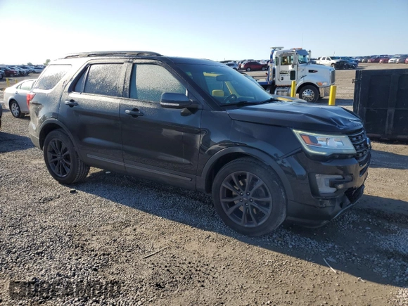 2017 Ford Explorer XLT z VIN 1FM5K8D8XHGB05349, wystawiony jako Copart lot #55951425 z przebiegiem 110 375 mil mil oraz Szkoda całkowita • Salvage title. Historia ofert i sprzedaży dostępna na DreamBid. Obrazek 4.