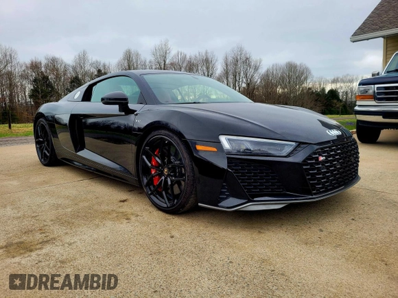 2021 Audi R8 z VIN WUAKBAFX4M7901384, wystawiony jako Copart lot #51984055 z przebiegiem 5 665 mil mil oraz Czysty tytuł • Clean title. Historia ofert i sprzedaży dostępna na DreamBid. Obrazek 1.