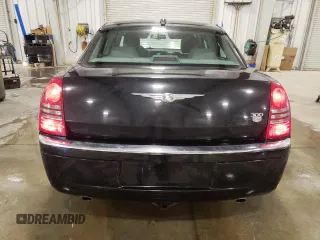 2005 Chrysler 300 C z VIN 2C3JA63H55H119210, wystawiony jako Copart lot #54727045 z przebiegiem 148 202 mil mil oraz Szkoda całkowita • Salvage title. Historia ofert i sprzedaży dostępna na DreamBid. Obrazek 6.