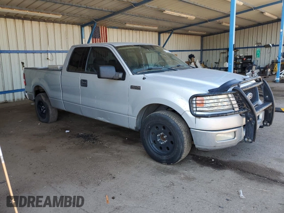 2004 Ford F-150 STX z VIN 1FTRX12WX4FA01069, wystawiony jako Copart lot #71503874 z przebiegiem 241 284 mil mil oraz Czysty tytuł • Clean title. Historia ofert i sprzedaży dostępna na DreamBid. Obrazek 4.