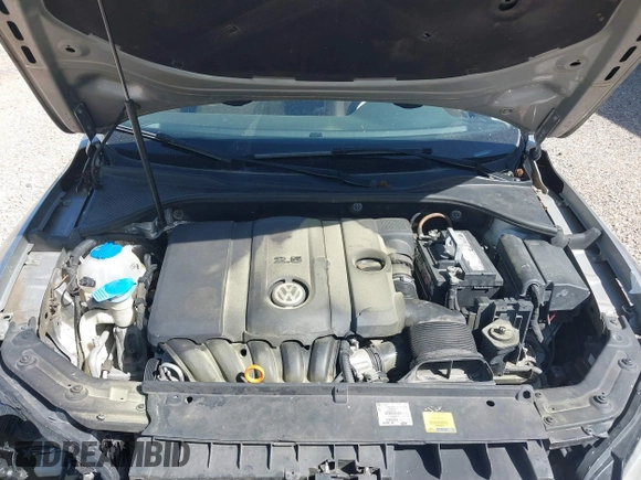 2013 Volkswagen Passat SE w/Sunroof with VIN 1VWBH7A35DC118355, listed as a IAAI auction lot 41835236 with 228,358 mi miles. Bid and sale history available at carsss.com. Image 10.