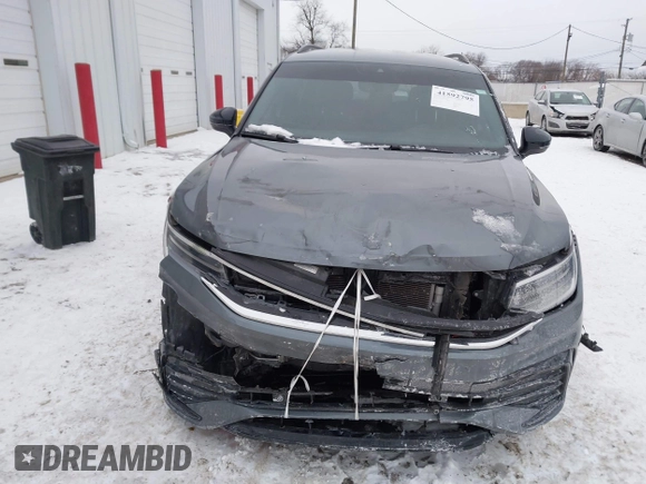 2022 Volkswagen Tiguan SE R-Line Black z VIN 3VVCB7AX9NM024296, wystawiony jako IAAI lot #41592795 z przebiegiem 45 308 mil mil oraz . Historia ofert i sprzedaży dostępna na DreamBid. Obrazek 13.