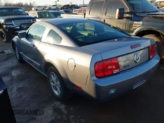 2007 Ford Mustang Deluxe z VIN 1ZVFT80N975302845, wystawiony jako IAAI lot #41615150 z przebiegiem Nie podano mil oraz . Historia ofert i sprzedaży dostępna na DreamBid. Obrazek 3.
