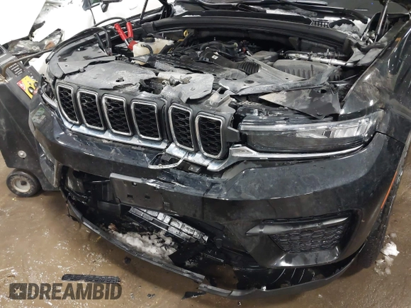 2023 Jeep Grand Cherokee Altitude with VIN 1C4RJHAG8P8709690, listed as a IAAI auction lot 41408724 with 32,972 mi miles and . Bid and sale history available at DreamBid. Image 6.