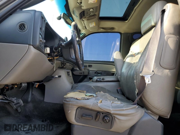 2002 Chevrolet Suburban LS with VIN 3GNEC16T42G306502, listed as a Copart auction lot 80507984 with 277,514 mi miles and Salvage Title. Bid and sale history available at carsss.com. Image 7.