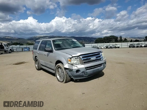 2007 Ford Expedition XLT z VIN 1FMFU15507LA48143, wystawiony jako Copart lot #53579105 z przebiegiem 109 367 mil mil oraz Szkoda całkowita • Salvage title. Historia ofert i sprzedaży dostępna na DreamBid. Obrazek 14.