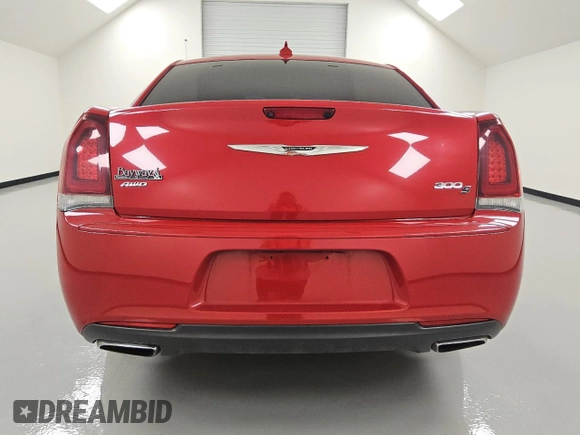 2015 Chrysler 300 S z VIN 2C3CCAGG7FH882998, wystawiony jako Copart lot #54315585 z przebiegiem 110 994 mil mil oraz Tytuł czysty. Historia ofert i sprzedaży dostępna na DreamBid. Obrazek 6.