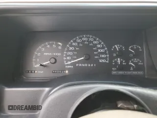 1999 GMC Denali z VIN 1GKEK13R6XR918944, wystawiony jako Copart lot #46049675 z przebiegiem 140 826 mil mil oraz Tytuł czysty. Historia ofert i sprzedaży dostępna na DreamBid. Obrazek 9.