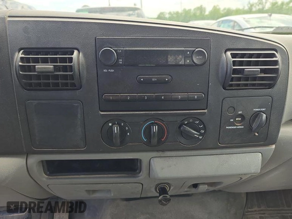 2007 Ford F-250 with VIN 1FDNF20557EA47058, listed as a IAAI auction lot 42631275 with 40,425 mi miles and . Bid and sale history available at DreamBid. Image 1.