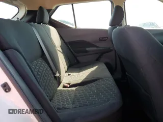 2022 Nissan Kicks S z VIN 3N1CP5BV1NL474843, wystawiony jako Copart lot #58874305 z przebiegiem Nie podano mil oraz Nie do naprawy • Non repairable. Historia ofert i sprzedaży dostępna na DreamBid. Obrazek 10.