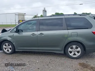 2018 Toyota Sienna LE Auto Access Seat с VIN 5TDKZ3DCXJS957822, выставлен на аукционе IAAI как лот 42367863 с пробегом 75 237 миль миль и . История ставок и продаж доступна на DreamBid. Изображение 14.