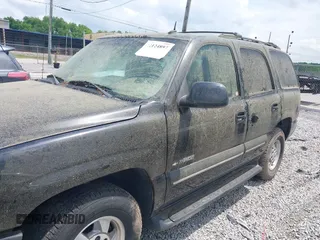 2002 Chevrolet Tahoe LT with VIN 1GNEC13Z02R272809, listed as a IAAI auction lot 42124897 with 191,768 mi miles. Bid and sale history available at carsss.com. Image 6.
