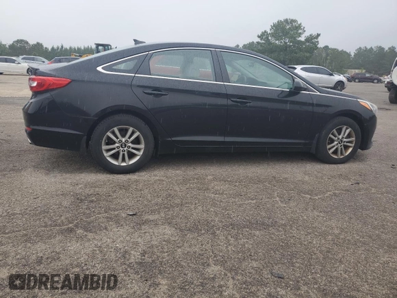 2015 Hyundai Sonata SE z VIN 5NPE24AF2FH141643, wystawiony jako Copart lot #57027995 z przebiegiem 149 648 mil mil oraz Czysty tytuł • Clean title. Historia ofert i sprzedaży dostępna na DreamBid. Obrazek 3.