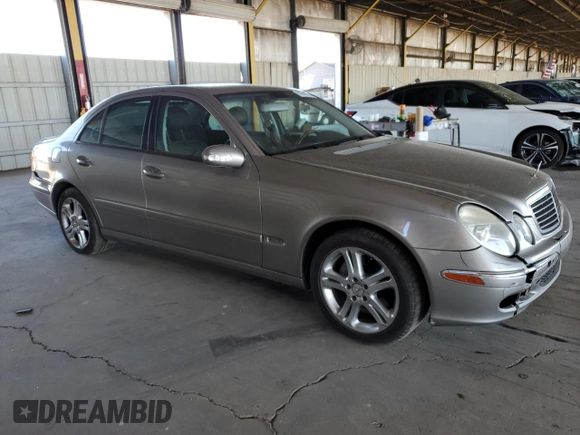 2004 Mercedes-Benz E 500 z VIN WDBUF70J34A492118, wystawiony jako Copart lot #56746975 z przebiegiem 109 871 mil mil oraz Szkoda całkowita • Salvage title. Historia ofert i sprzedaży dostępna na DreamBid. Obrazek 4.