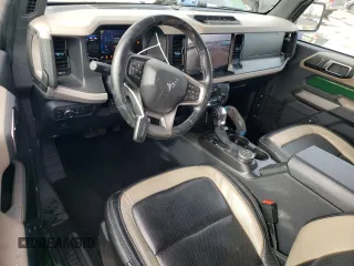 2022 Ford Bronco z VIN 1FMDE5CP2NLB82262, wystawiony jako Copart lot #52394245 z przebiegiem 27 778 mil mil oraz Szkoda całkowita • Salvage title. Historia ofert i sprzedaży dostępna na DreamBid. Obrazek 8.