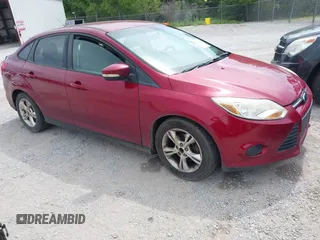 2013 Ford Focus SE z VIN 1FADP3F21DL181353, wystawiony jako IAAI lot #42431612 z przebiegiem 102 272 mil mil oraz . Historia ofert i sprzedaży dostępna na DreamBid. Obrazek 1.