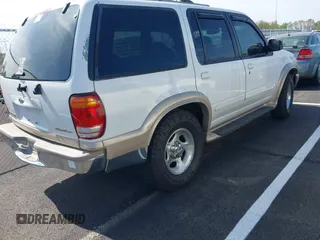 2000 Ford Explorer Eddie Bauer с VIN 1FMDU64E8YZC68666, выставлен на аукционе IAAI как лот 41907569 с пробегом 218 204 миль миль и . История ставок и продаж доступна на DreamBid. Изображение 4.