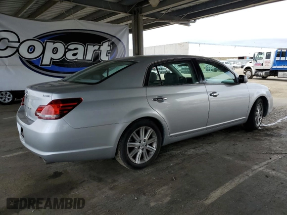 2008 Toyota Avalon XL z VIN 4T1BK36B28U321261, wystawiony jako Copart lot #60431595 z przebiegiem 178 799 mil mil oraz Czysty tytuł • Clean title. Historia ofert i sprzedaży dostępna na DreamBid. Obrazek 3.