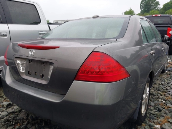 2006 Honda Accord EX-L z VIN 1HGCM56866A125228, wystawiony jako IAAI lot #42252525 z przebiegiem 254 398 mil mil oraz . Historia ofert i sprzedaży dostępna na DreamBid. Obrazek 16.