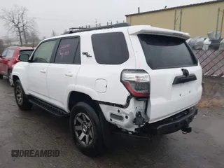 2024 Toyota 4Runner TRD Off Road z VIN JTERU5JR5R6267713, wystawiony jako IAAI lot #41096138 z przebiegiem 2 925 mil mil oraz . Historia ofert i sprzedaży dostępna na DreamBid. Obrazek 3.