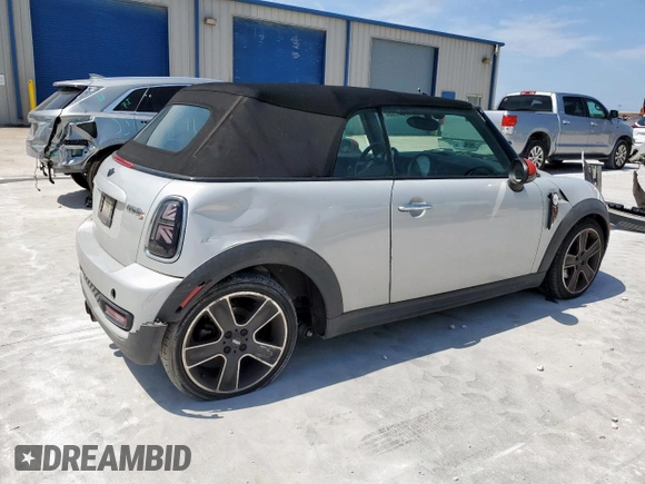 2013 MINI Convertible S с VIN WMWZP3C57DT705259, выставлен на аукционе Copart как лот 59954795 с пробегом 132 988 миль миль и Списание • Salvage title. История ставок и продаж доступна на DreamBid. Изображение 3.