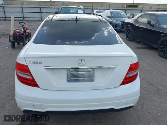 2015 Mercedes-Benz C 250 с VIN WDDGJ4HB2FG406506, выставлен на аукционе IAAI как лот 42429753 с пробегом 125 609 миль миль и . История ставок и продаж доступна на DreamBid. Изображение 16.
