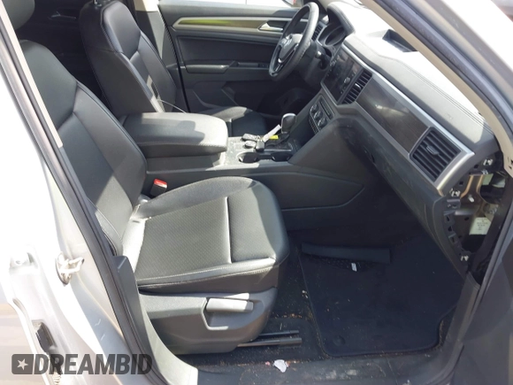 2018 Volkswagen Atlas SE with VIN 1V2LR2CA7JC524893, listed as a IAAI auction lot 41876288 with 153,758 mi miles and . Bid and sale history available at DreamBid. Image 5.