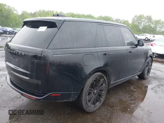 2024 Land Rover Range Rover SE z VIN SALKP9E96RA092327, wystawiony jako IAAI lot #42336138 z przebiegiem 41 600 mil mil oraz . Historia ofert i sprzedaży dostępna na DreamBid. Obrazek 18.