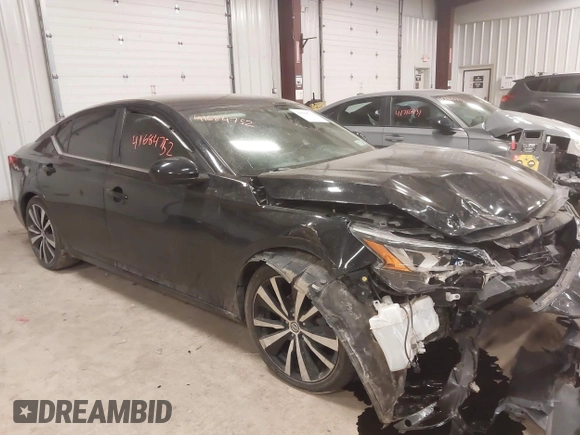 2019 Nissan Altima SR with VIN 1N4BL4CV4KC124052, listed as a IAAI auction lot 41684752 with 102,450 mi miles and . Bid and sale history available at carsss.com. Image 1.