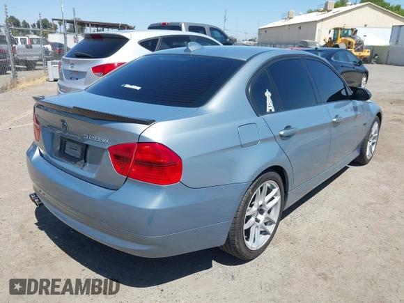 2007 BMW 3 Series 328xi z VIN WBAVC73587KP33390, wystawiony jako IAAI lot #42465688 z przebiegiem 144 423 mil mil oraz . Historia ofert i sprzedaży dostępna na DreamBid. Obrazek 4.