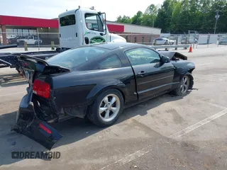 2008 Ford Mustang Deluxe z VIN 1ZVHT80N985155422, wystawiony jako IAAI lot #42312812 z przebiegiem Nie podano mil oraz . Historia ofert i sprzedaży dostępna na DreamBid. Obrazek 4.