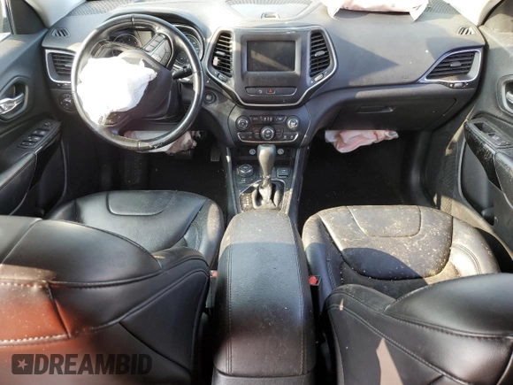 2020 Jeep Cherokee Latitude Plus z VIN 1C4PJMLB8LD584239, wystawiony jako Copart lot #63811215 z przebiegiem Nie podano mil oraz Szkoda całkowita • Salvage title. Historia ofert i sprzedaży dostępna na DreamBid. Obrazek 8.