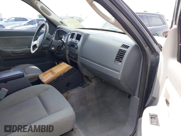 2006 Dodge Dakota SLT with VIN 1D7HW48N96S689743, listed as a IAAI auction lot 41772735 with 258,532 mi miles. Bid and sale history available at carsss.com. Image 5.