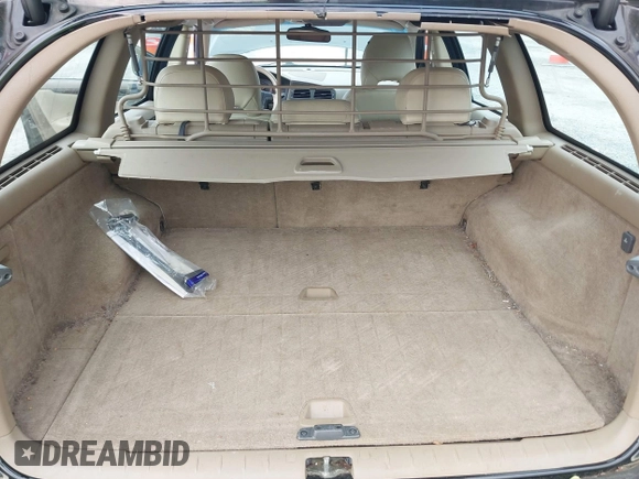2001 Volvo V70 with VIN YV1SZ58D311042784, listed as a IAAI auction lot 42104753 with 140,141 mi miles. Bid and sale history available at carsss.com. Image 12.