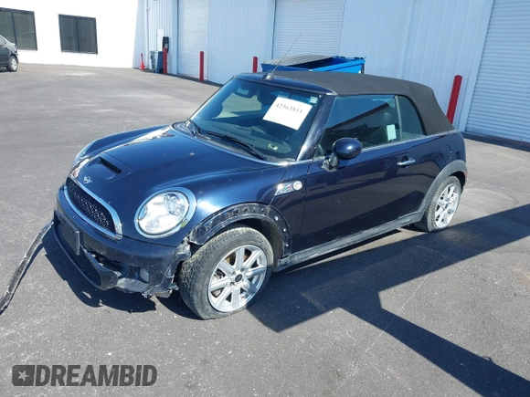 2014 MINI Convertible S z VIN WMWZP3C53ET706796, wystawiony jako IAAI lot #42363811 z przebiegiem 93 581 mil mil oraz . Historia ofert i sprzedaży dostępna na DreamBid. Obrazek 19.