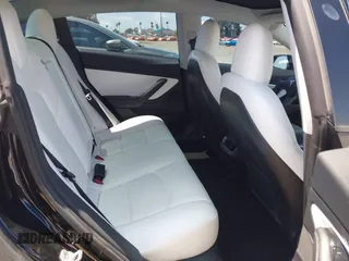 2020 Tesla Model 3 Performance z VIN 5YJ3E1EC5LF641593, wystawiony jako IAAI lot #42153291 z przebiegiem 70 264 mil mil oraz . Historia ofert i sprzedaży dostępna na DreamBid. Obrazek 8.