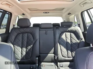 2024 BMW X7 xDrive40i z VIN 5UX23EM07R9V08996, wystawiony jako Copart lot #56997025 z przebiegiem 27 719 mil mil oraz Tytuł czysty. Historia ofert i sprzedaży dostępna na DreamBid. Obrazek 10.